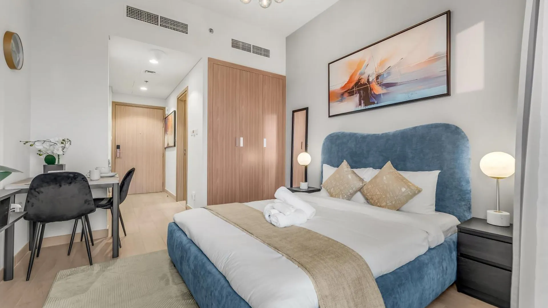 Luxury Apartment, Pool Scenery location